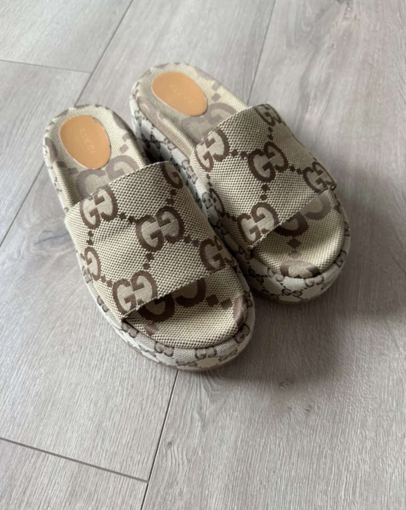 Gucci sandále 39,5