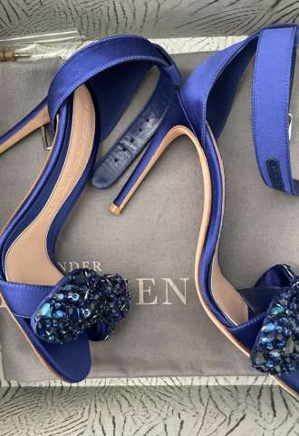 https://vipluxury.sk/Saténové sandálky Alexander MC Queen