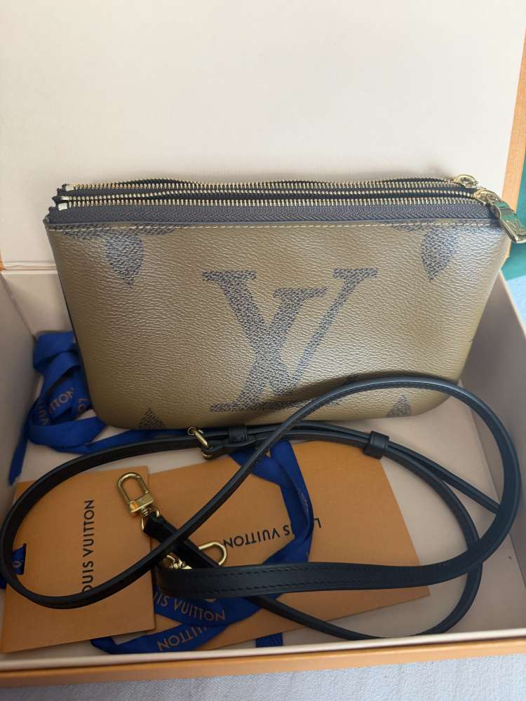 Lv pochette double zip