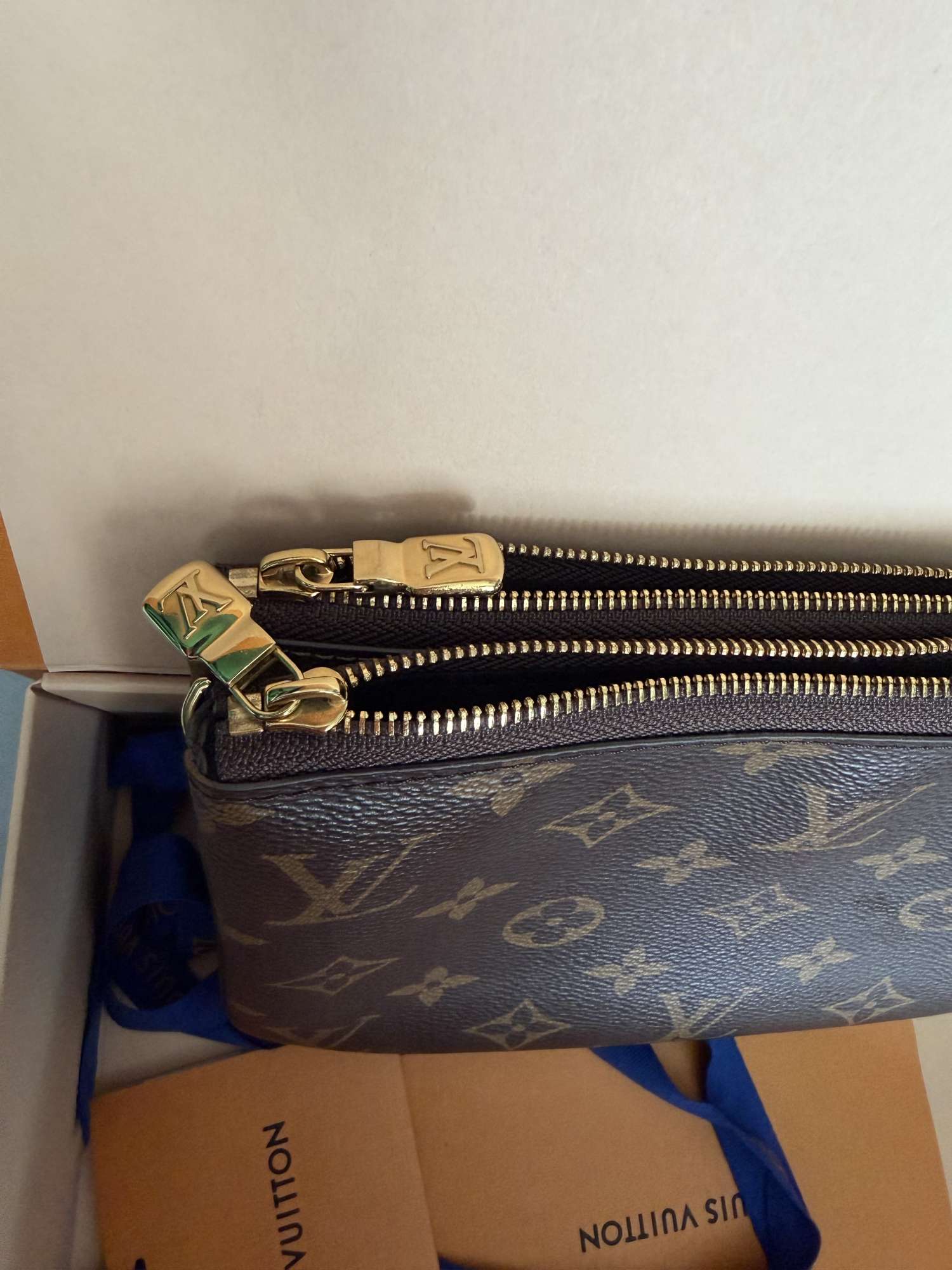 Lv pochette double zip