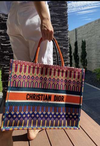 https://vipluxury.sk/Dior tote book