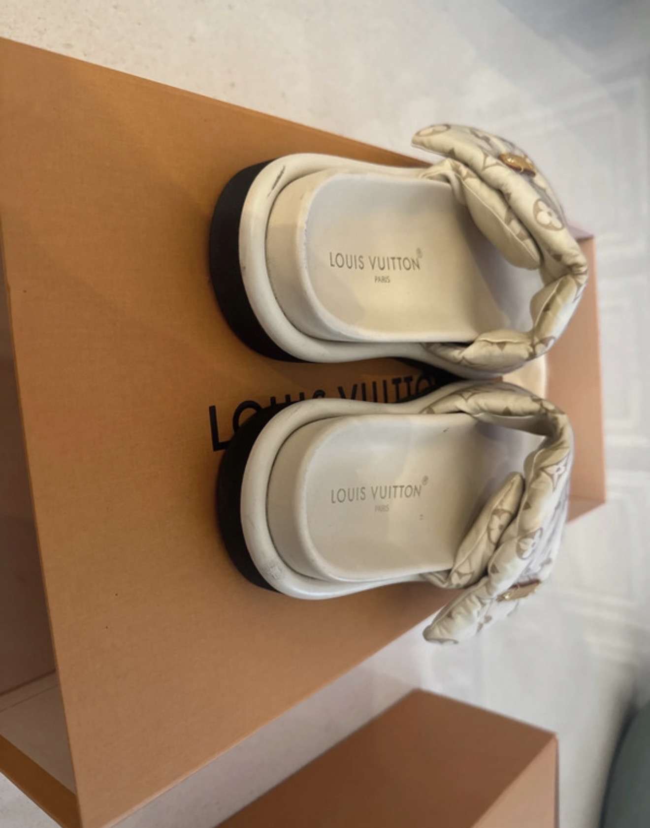 Louis Vuitton šľapky