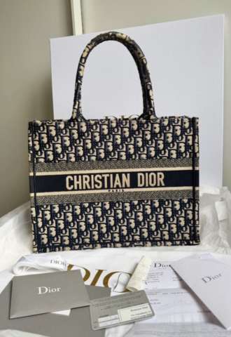 https://vipluxury.sk/Dior tote bag
