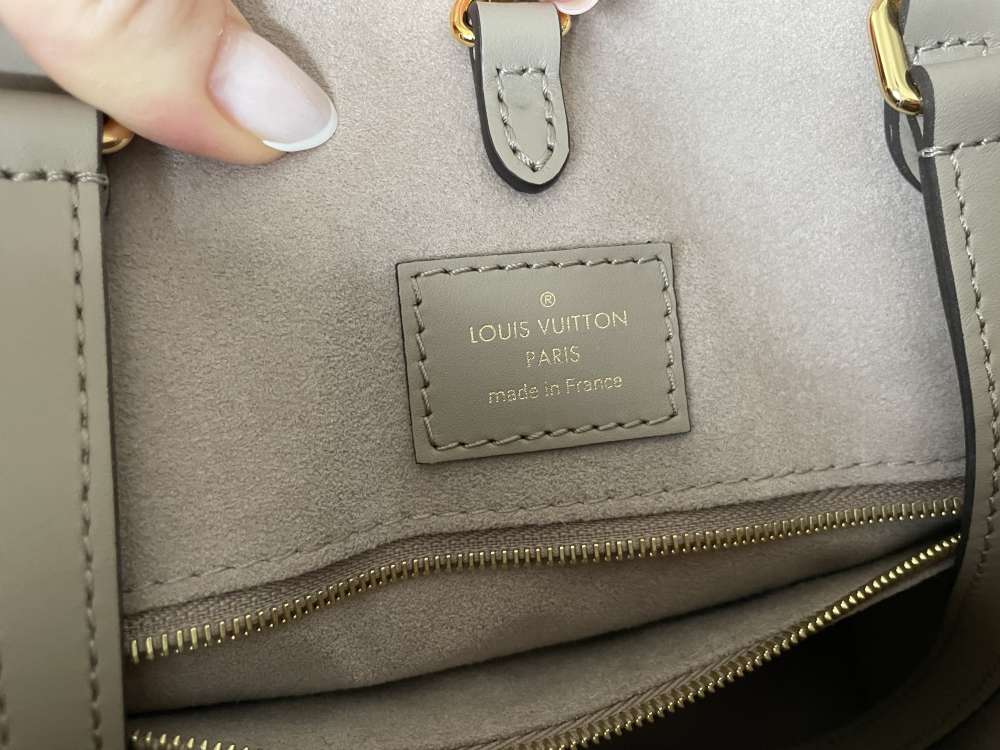 Louis Vuitton OnTheGo MM leather