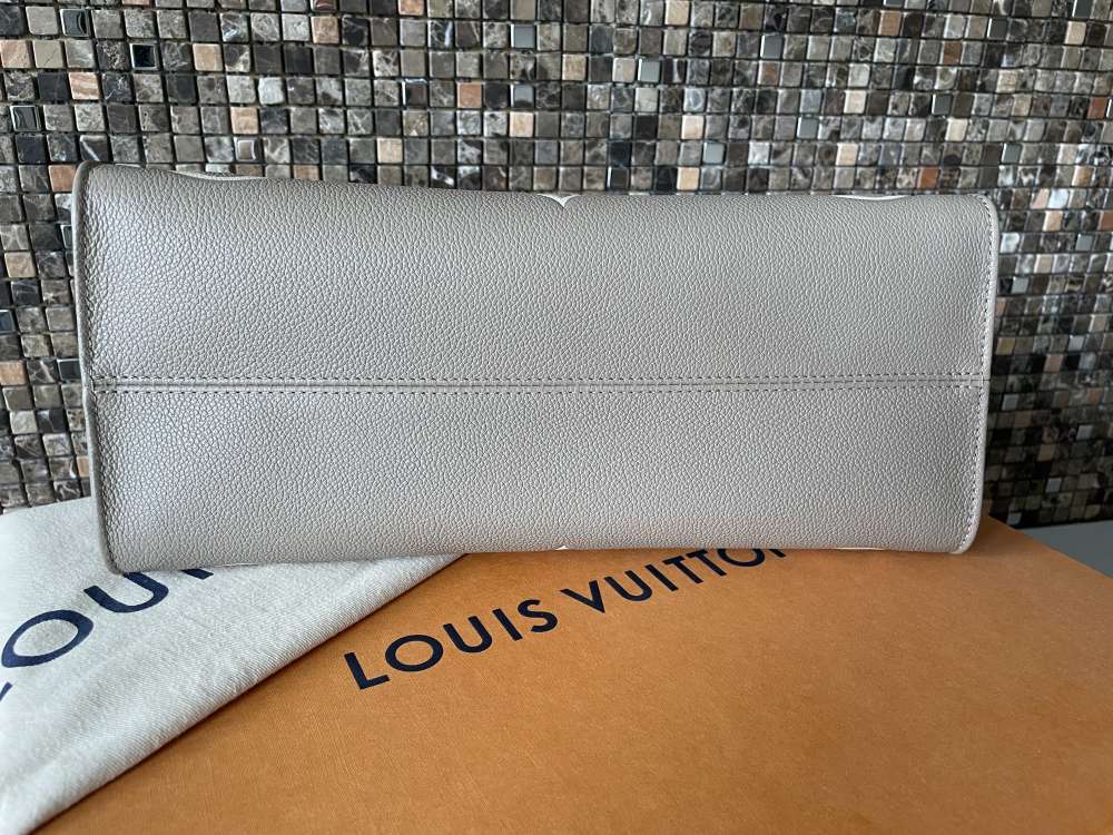 Louis Vuitton OnTheGo MM leather