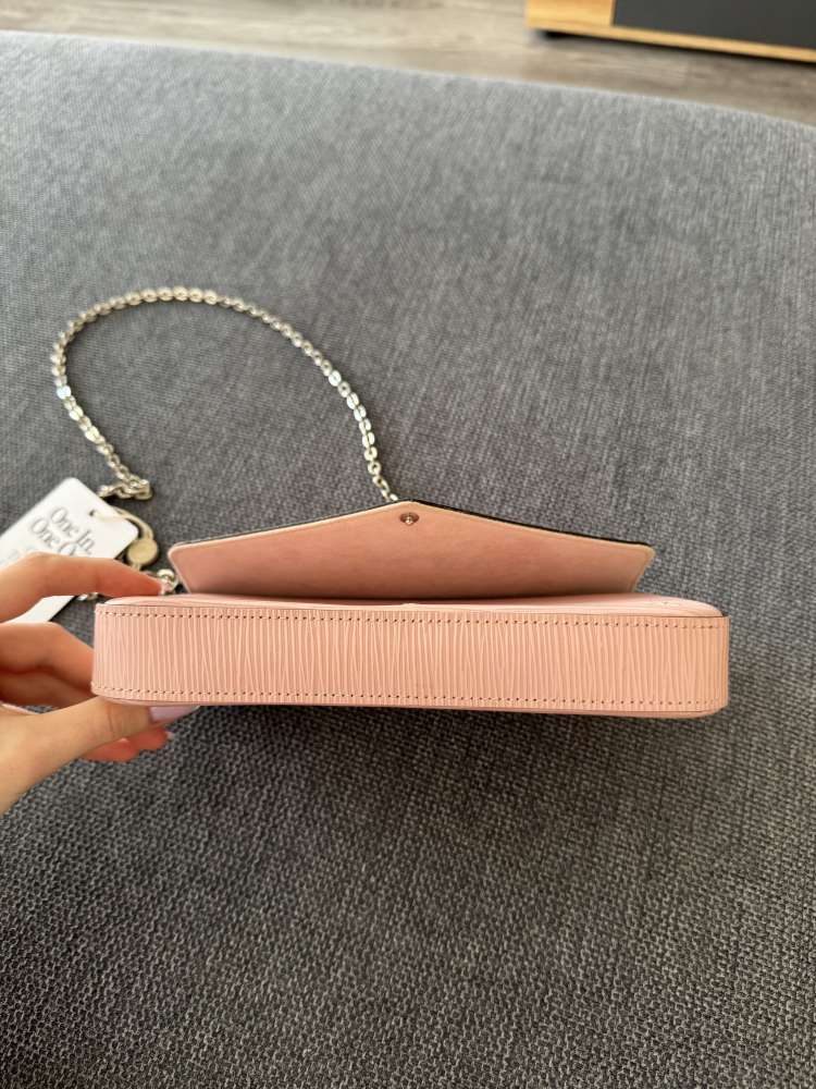 Louis Vuitton Félicie epi pink