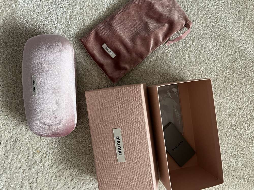 MiuMiu slnečné okuliare