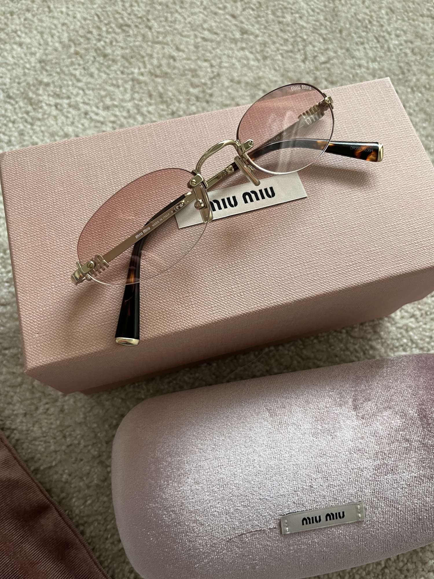 MiuMiu slnečné okuliare