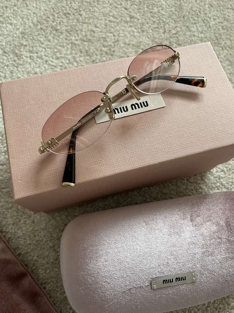 MiuMiu slnečné okuliare