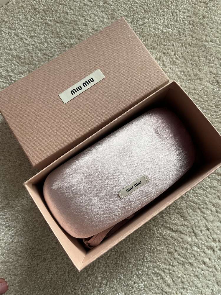 MiuMiu slnečné okuliare