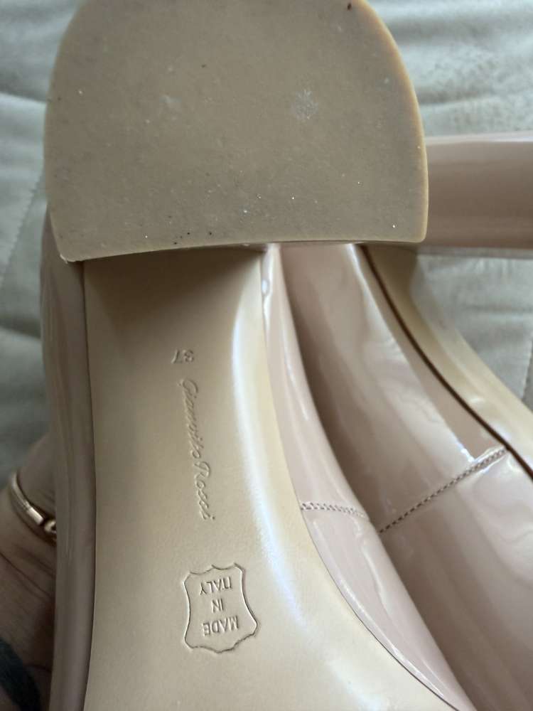 Gianvito Rossi lodičky