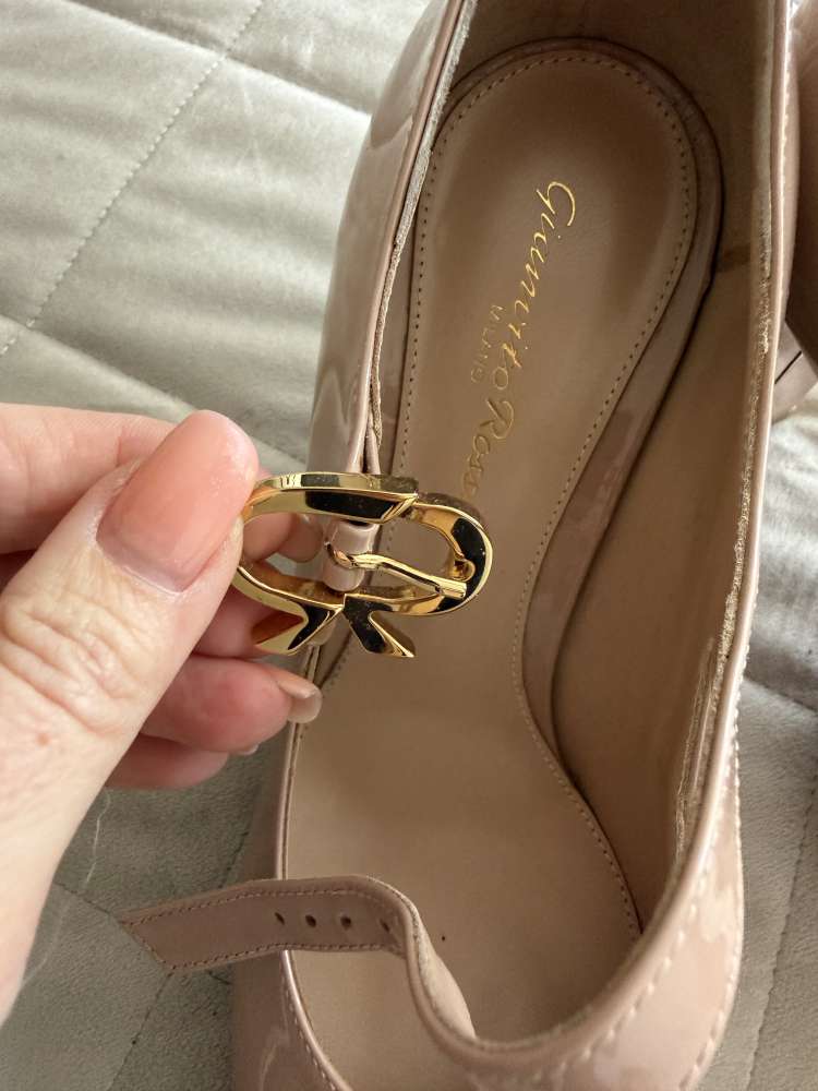 Gianvito Rossi lodičky