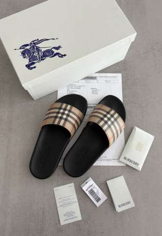 https://vipluxury.sk/Burberry Furley slide sandals, pc 350€
