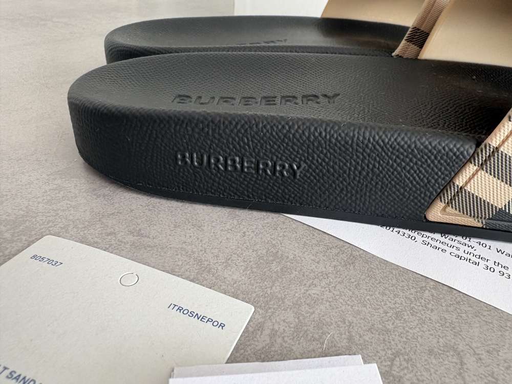 Burberry Furley slide sandals, pc 350€