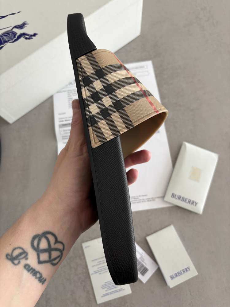 Burberry Furley slide sandals, pc 350€