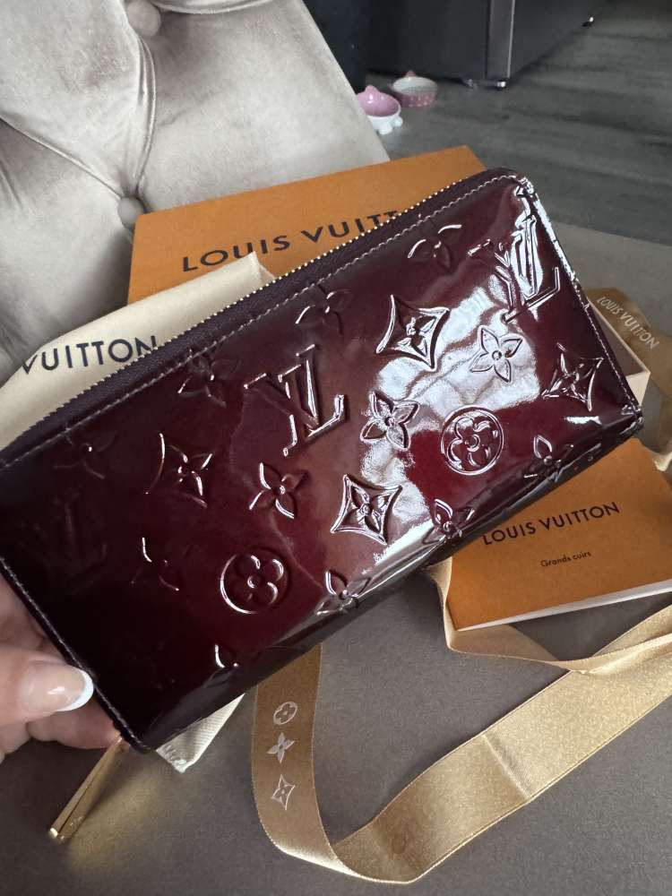 Louis Vuitton Zippy Wallet