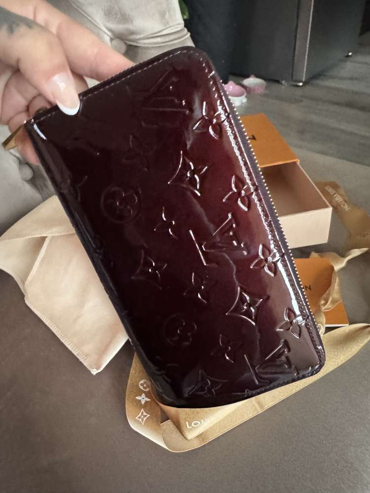 Louis Vuitton Zippy Wallet