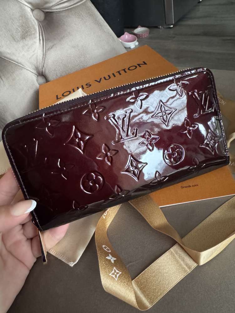 Louis Vuitton Zippy Wallet