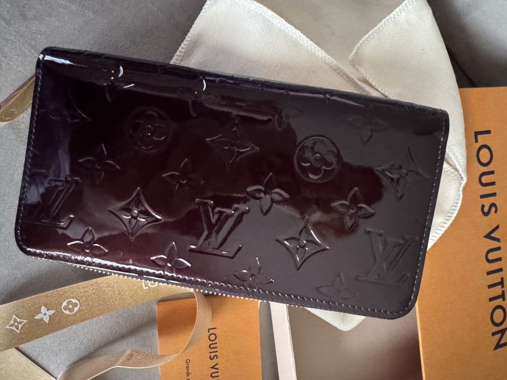 Louis Vuitton Zippy Wallet