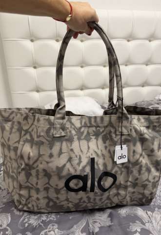 https://vipluxury.sk/Taška Alo Yoga