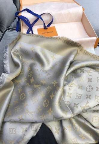 https://vipluxury.sk/LOUIS VUITTON SHAWL