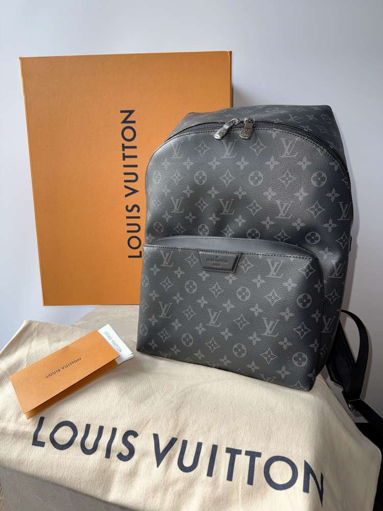 LOUIS VUITTON Discovery Monogram pánsky ruksak