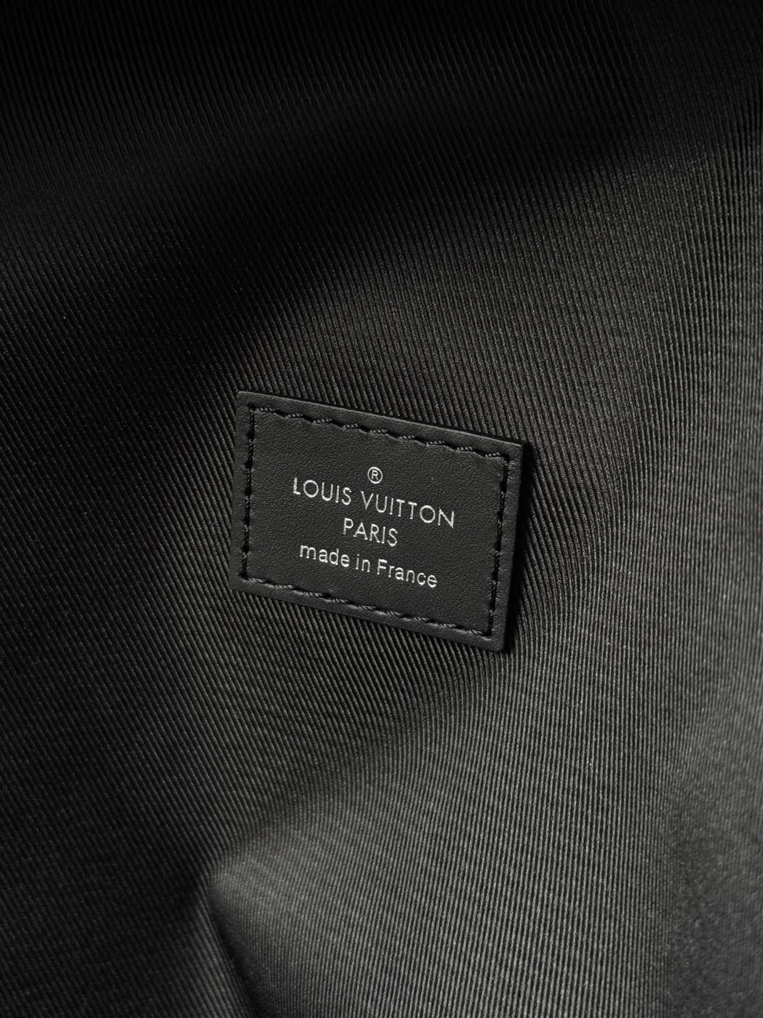 LOUIS VUITTON Discovery Monogram pánsky ruksak