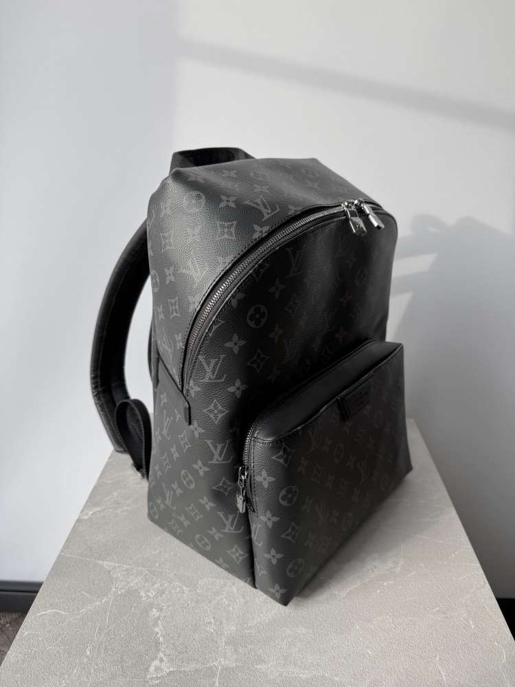 LOUIS VUITTON Discovery Monogram pánsky ruksak