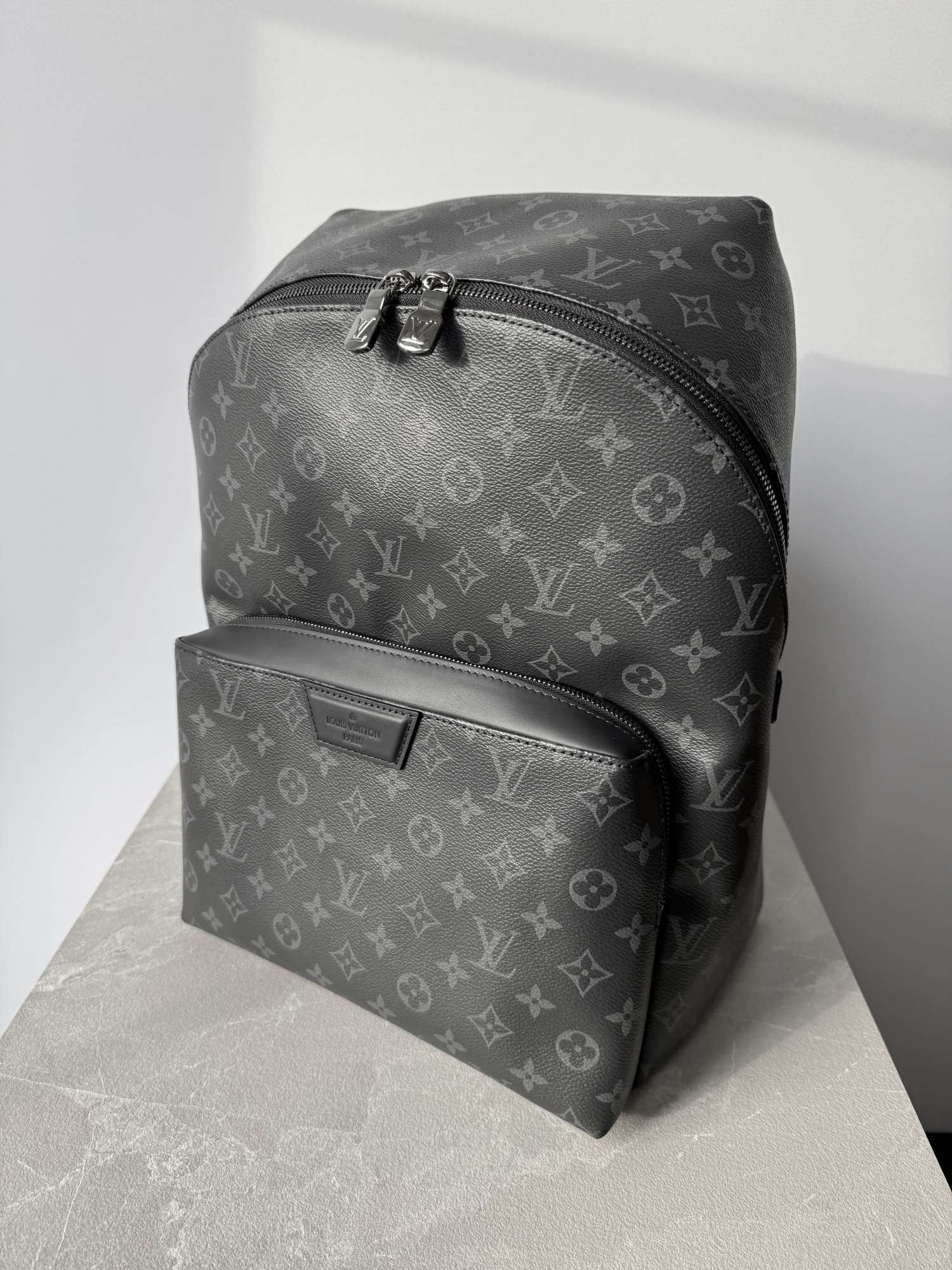 LOUIS VUITTON Discovery Monogram pánsky ruksak
