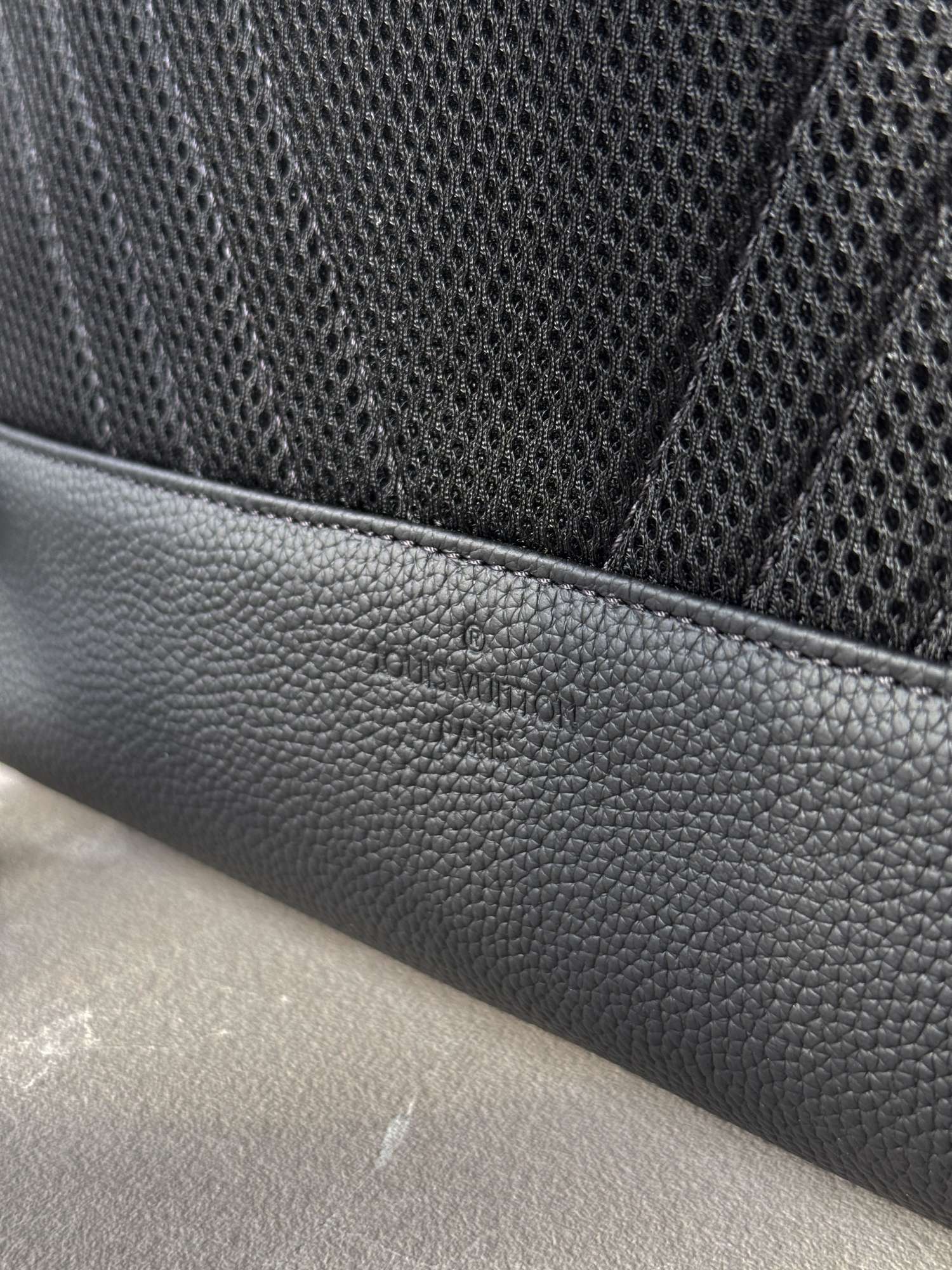 LOUIS VUITTON Aerogram Takeoff pánsky ruksak