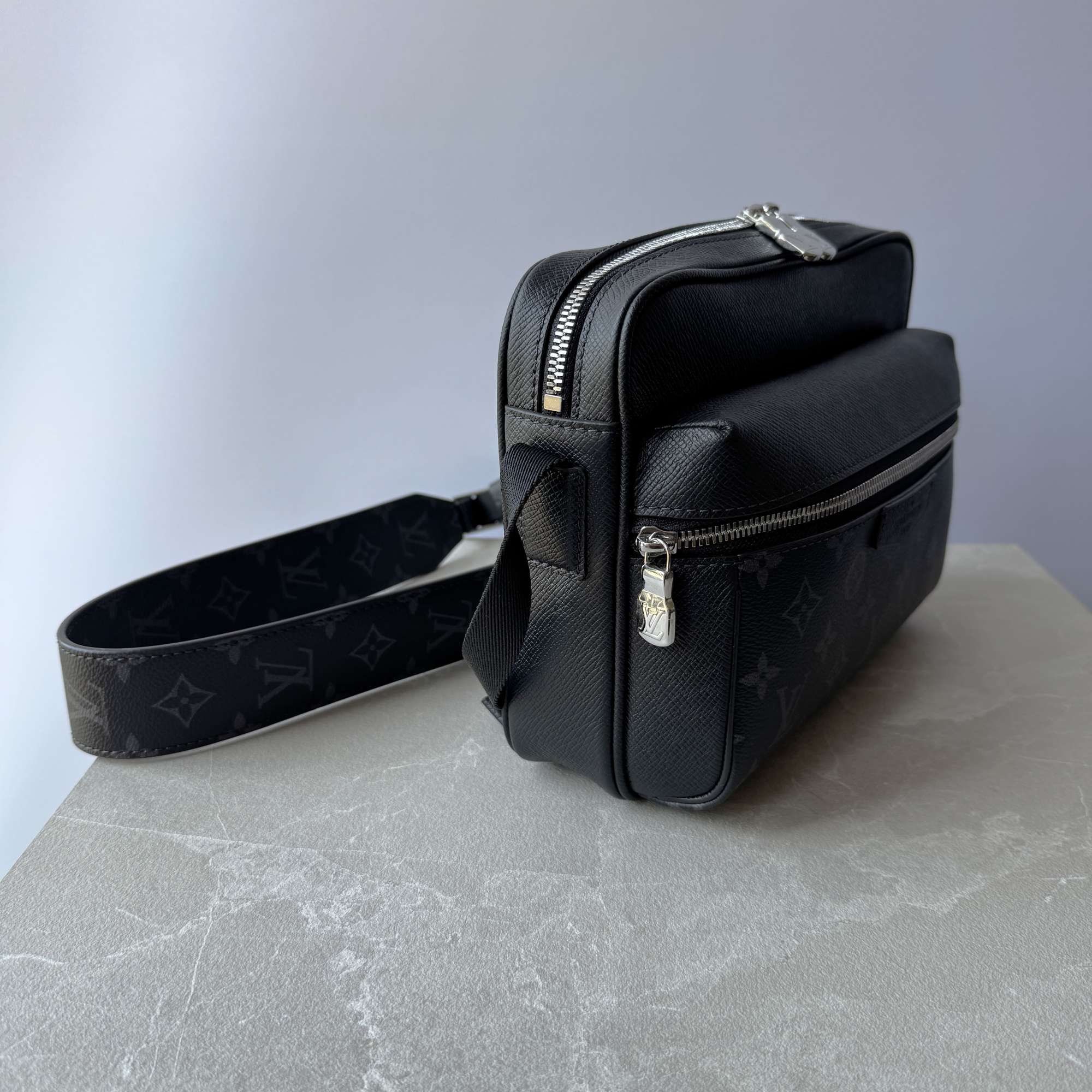 LOUIS VUITTON Outdoor Bumbag taška