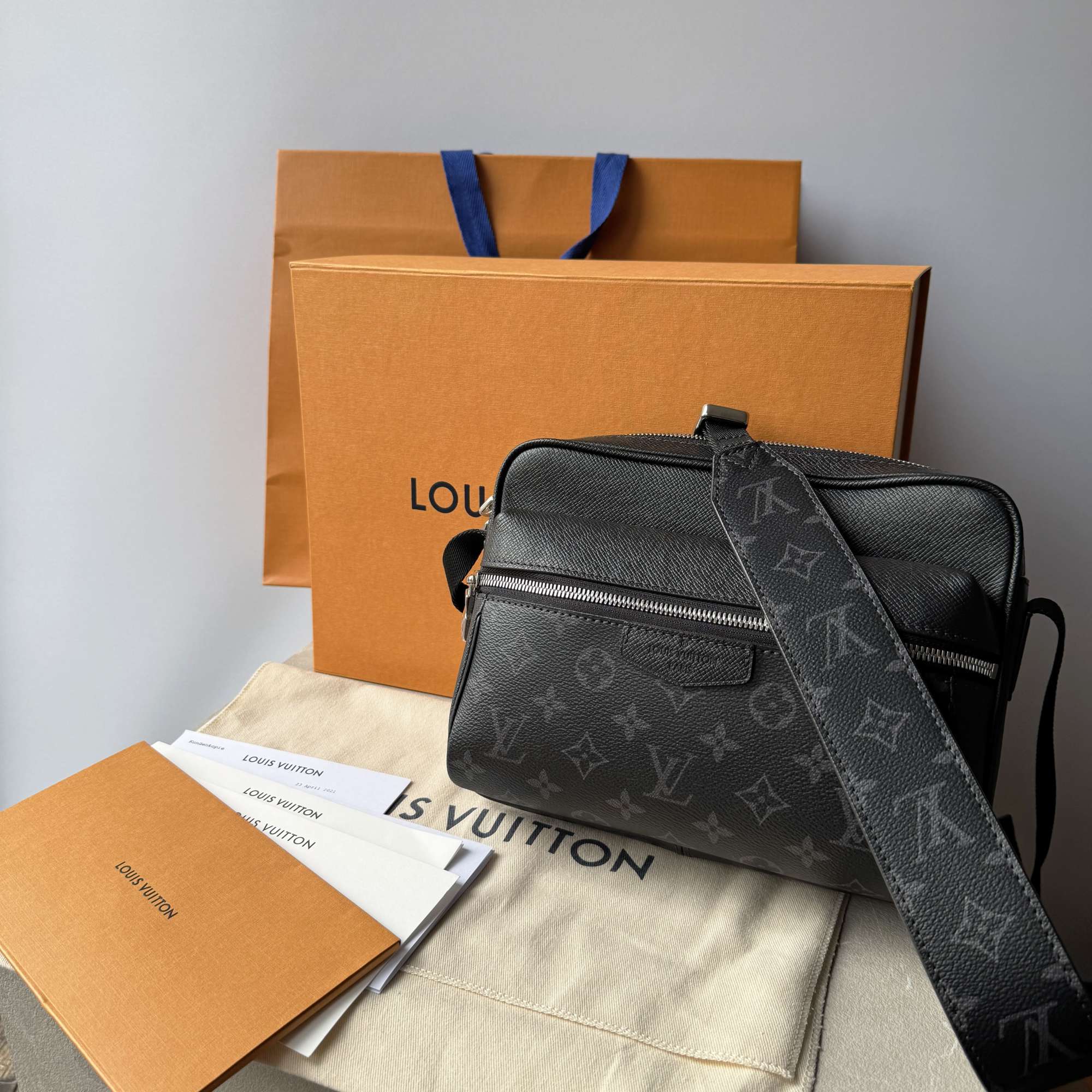 LOUIS VUITTON Outdoor Bumbag taška