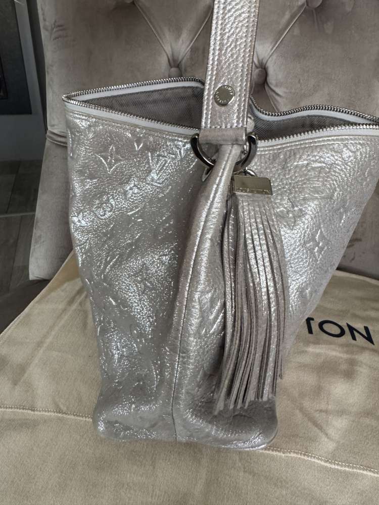 Louis Vuitton Shimmer Halo