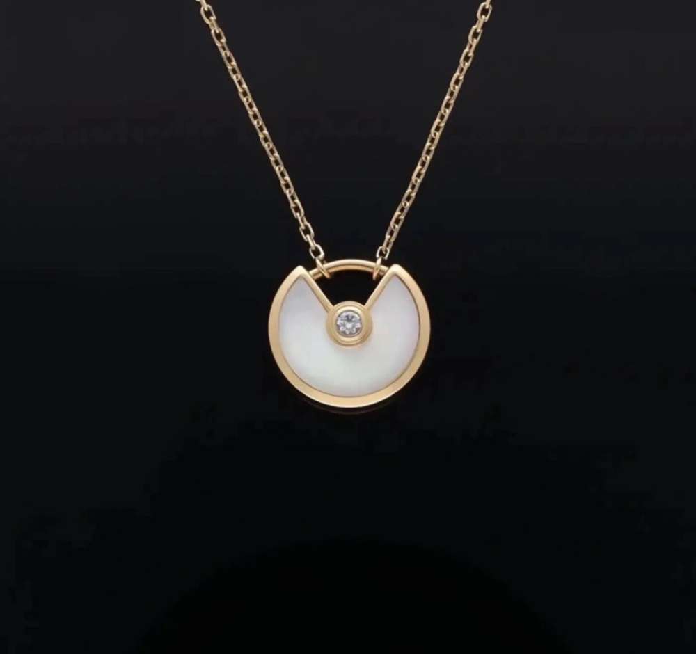 Cartier Amulette necklace