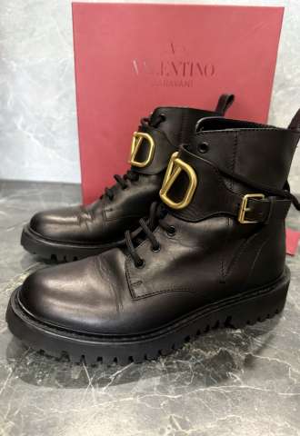 https://vipluxury.sk/Valentino Logo 35mm combat boots