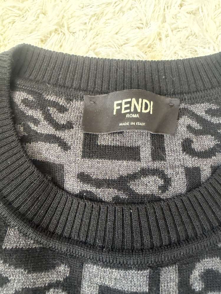 Fendi sveter