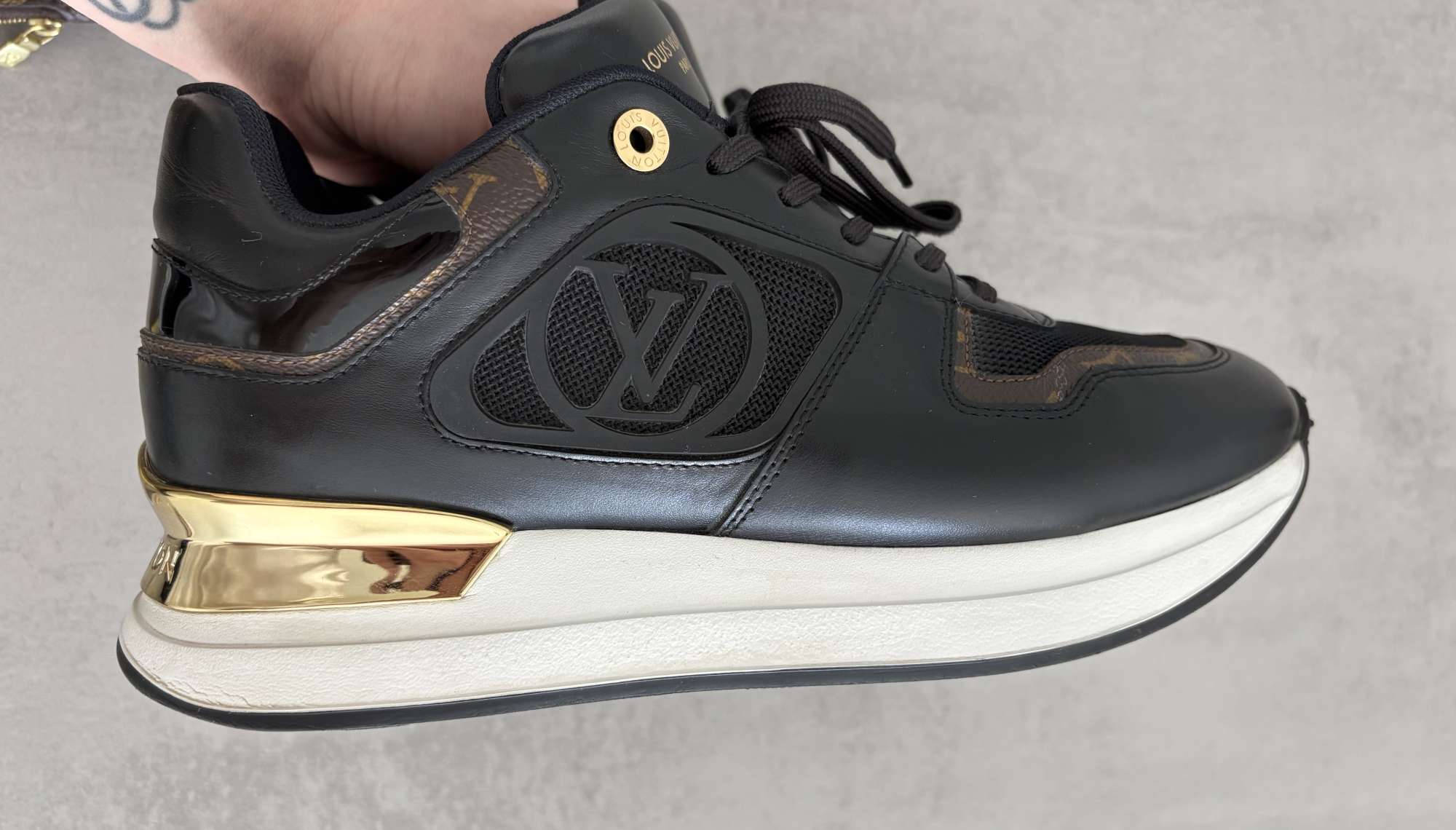 Louis Vuitton Neo Run Away tenisky, pc 25900 kč