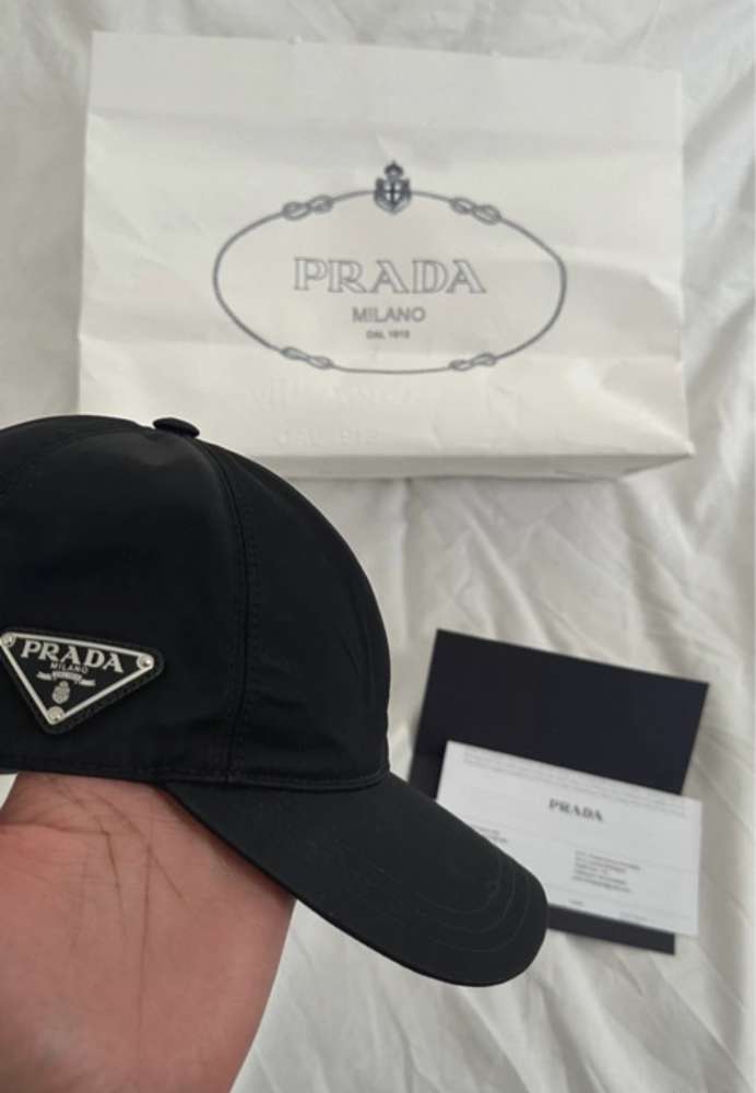Prada šiltovka