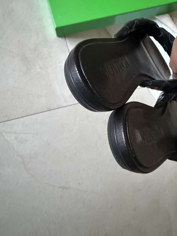 Bottega Veneta šľapky