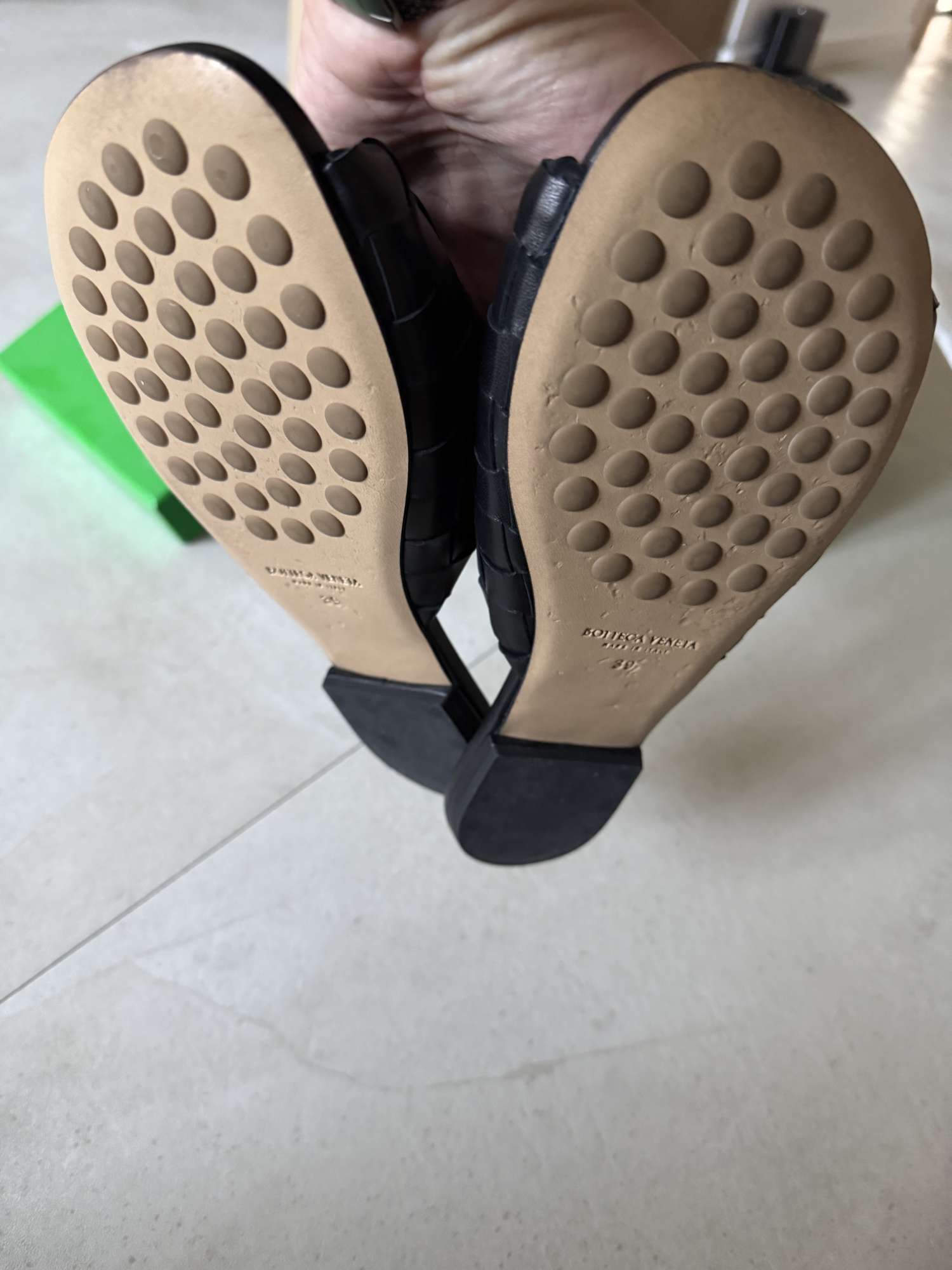 Bottega Veneta šľapky