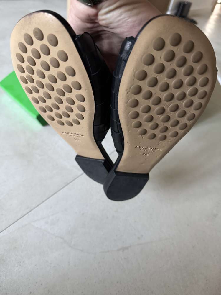 Bottega Veneta šľapky