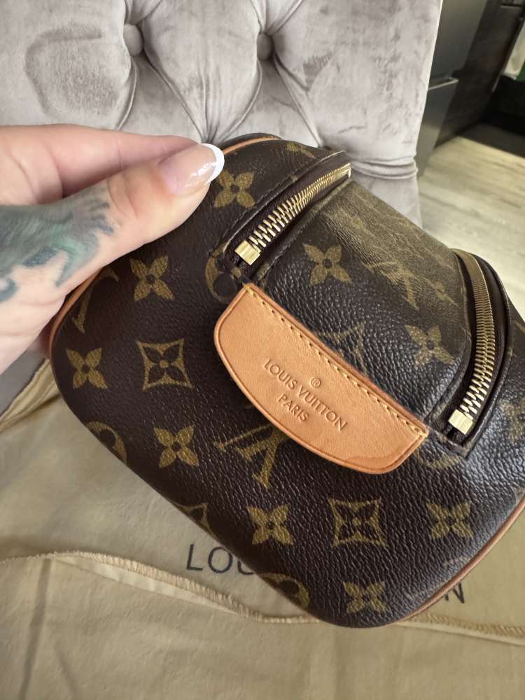 Louis Vuitton king size toiletry