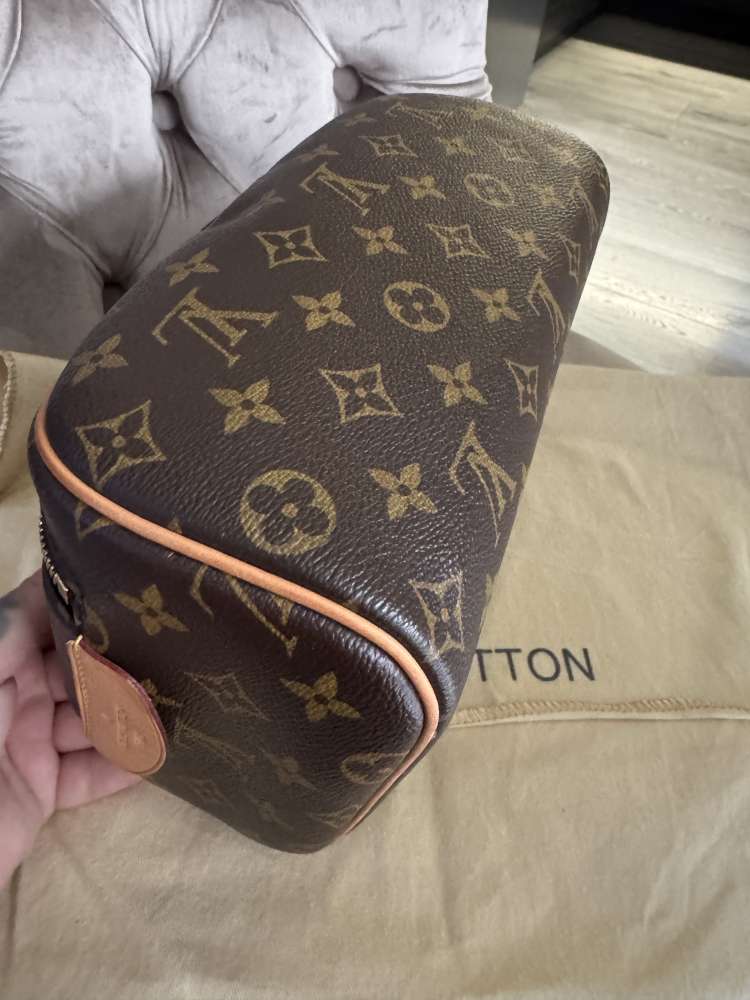 Louis Vuitton king size toiletry