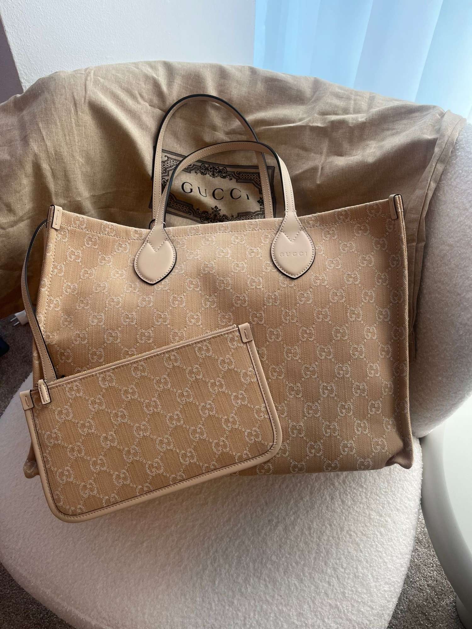 Gucci shoperka s pochetkou