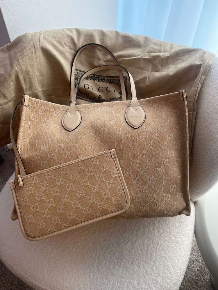 Gucci shoperka s pochetkou