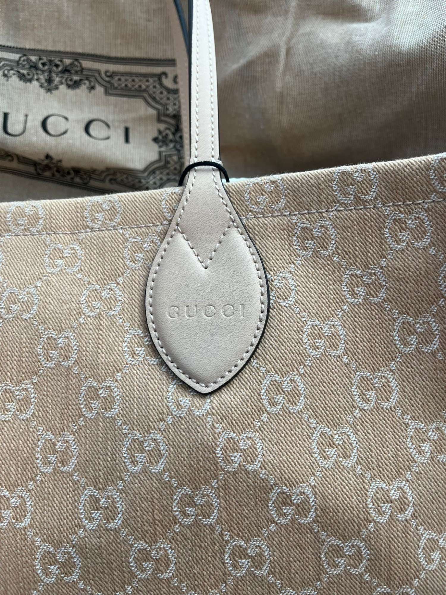 Gucci shoperka s pochetkou