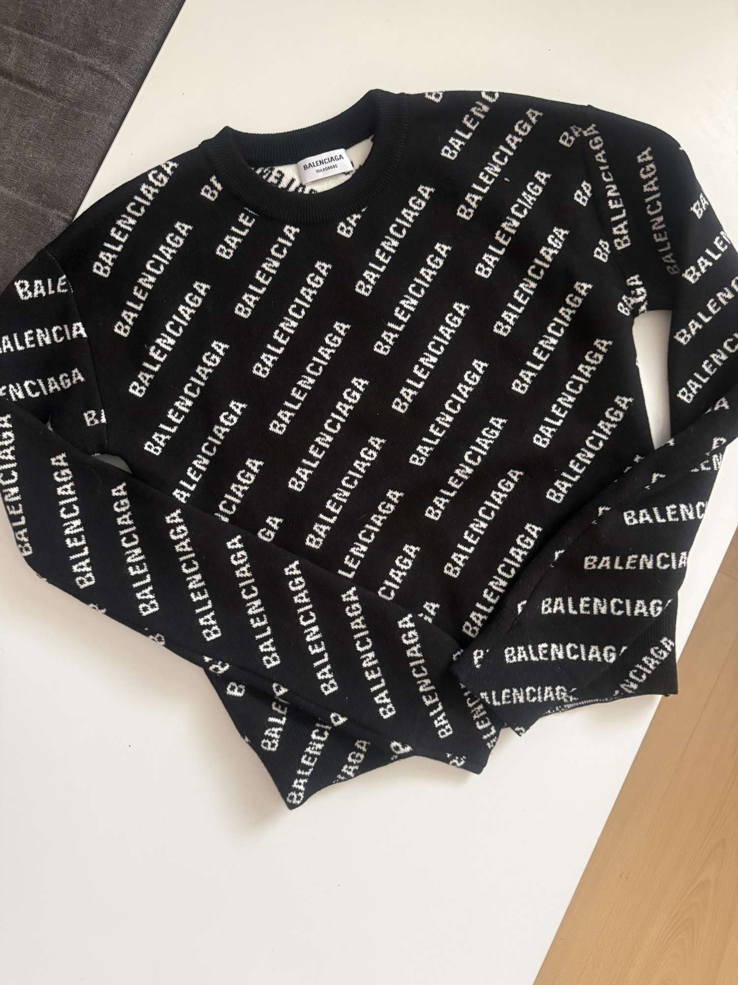 Balenciaga sveter xs