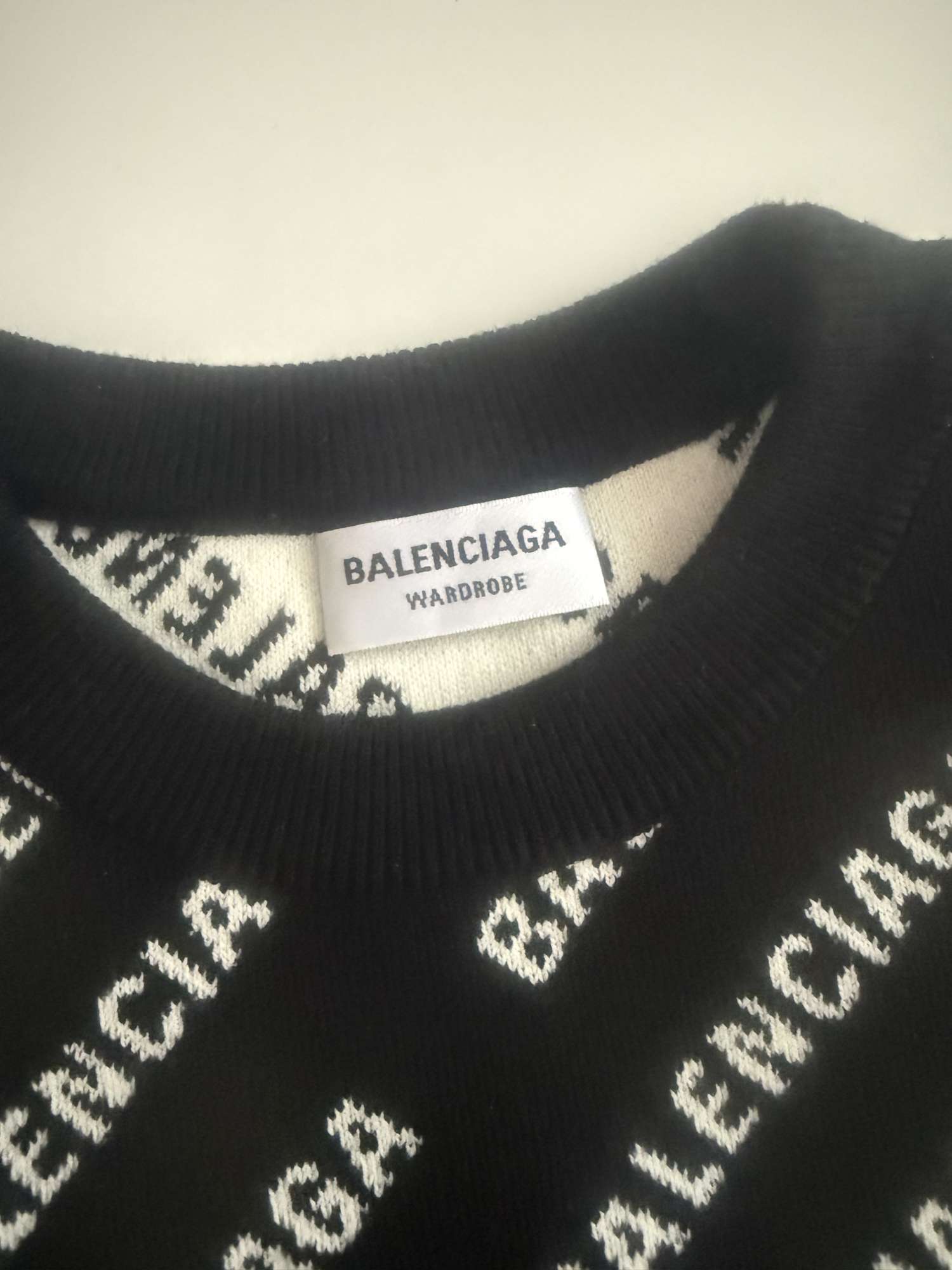 Balenciaga sveter xs