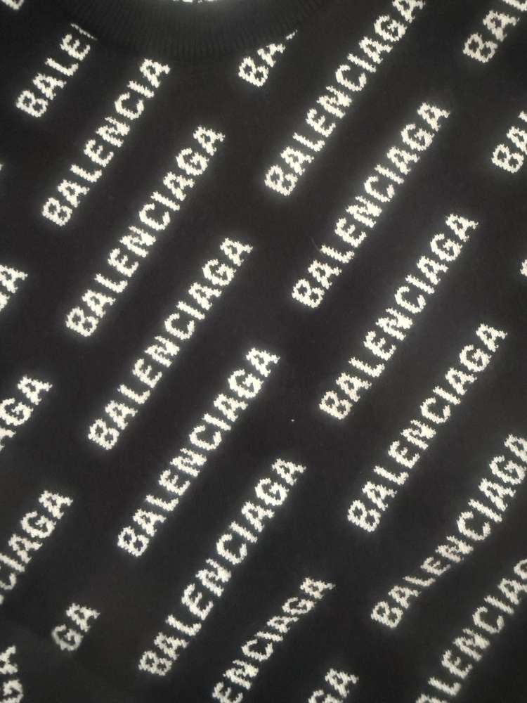 Balenciaga sveter xs