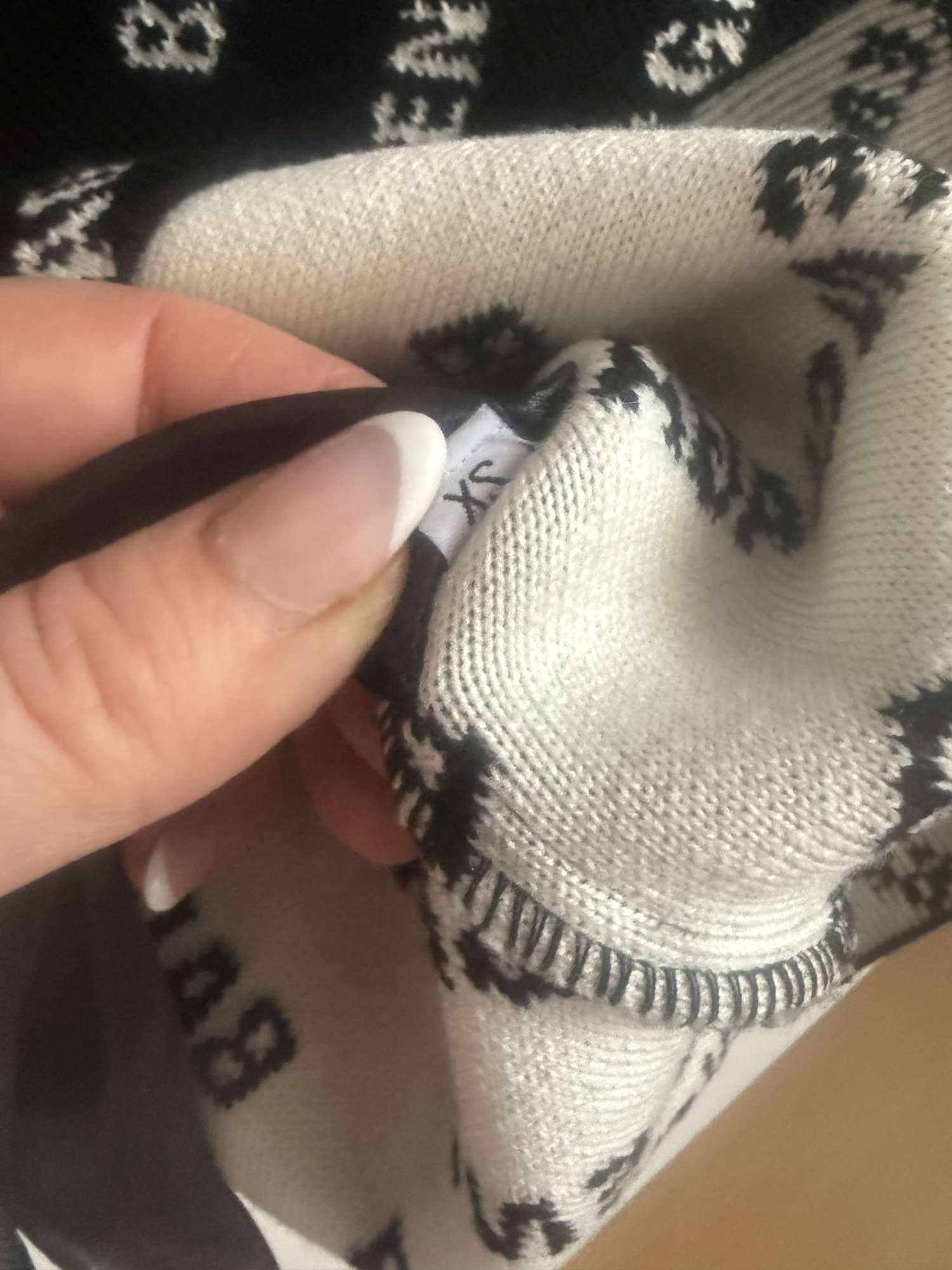 Balenciaga sveter xs